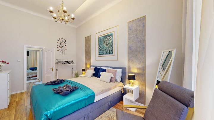 Основна спалня: удобно двойно легло king size с ергономичен матрак