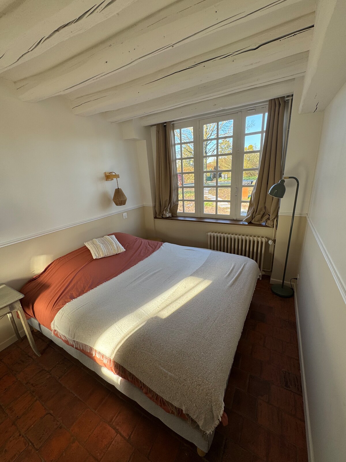 החדר ממוקם בקומת הקרקע 