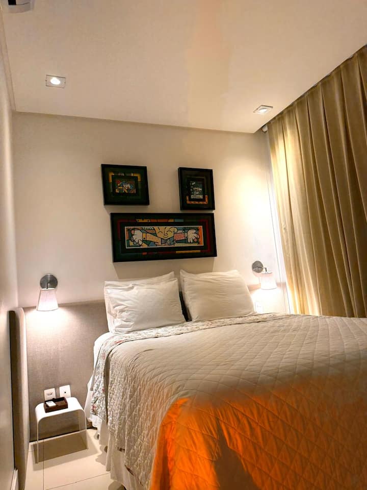 סוויטה 1 - עם מנורות, אור לבן, אור צהוב, האפלה, נוחות מוחלטת, ארונות 