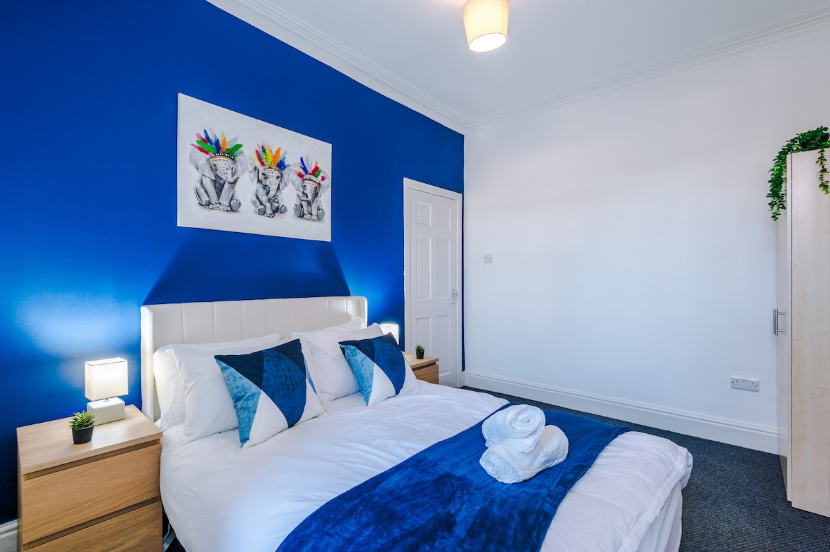 Descansa la cabeza en una de nuestras camas dobles altamente calificadas