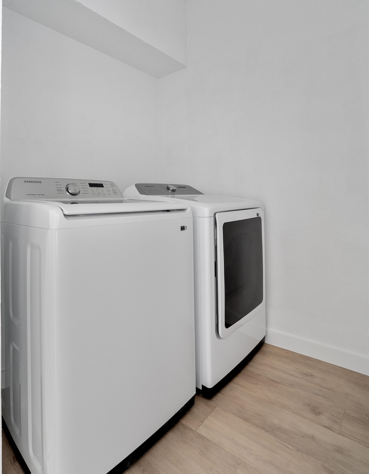 Near Downtown & UT | EV Charger | Modern Stay