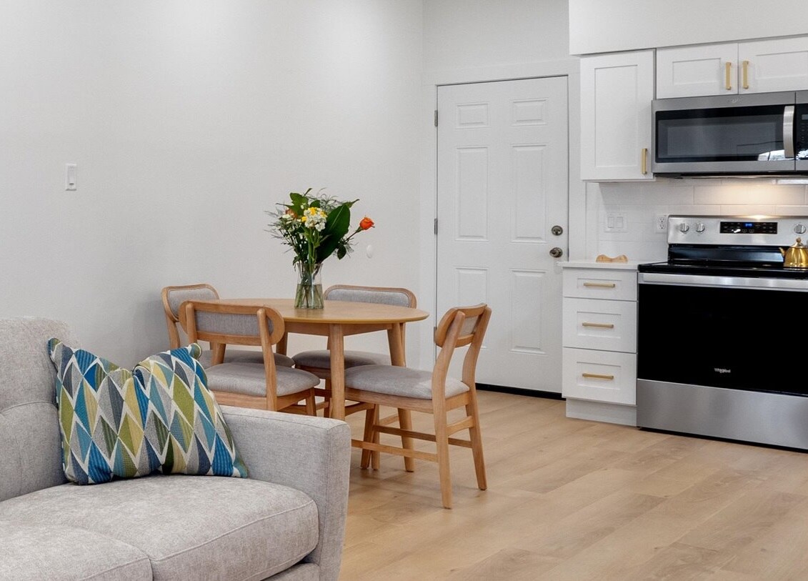 Near Downtown & UT | EV Charger | Modern Stay