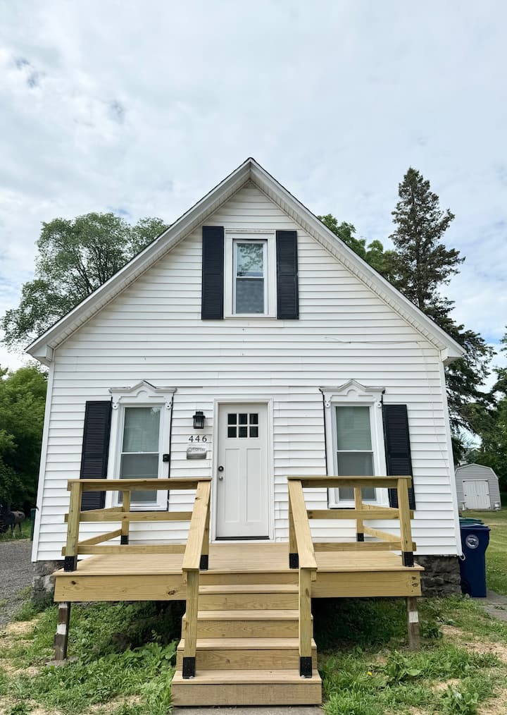 Short Walk To Niagara Falls 6 Bedrooms - 나이아가라폴스