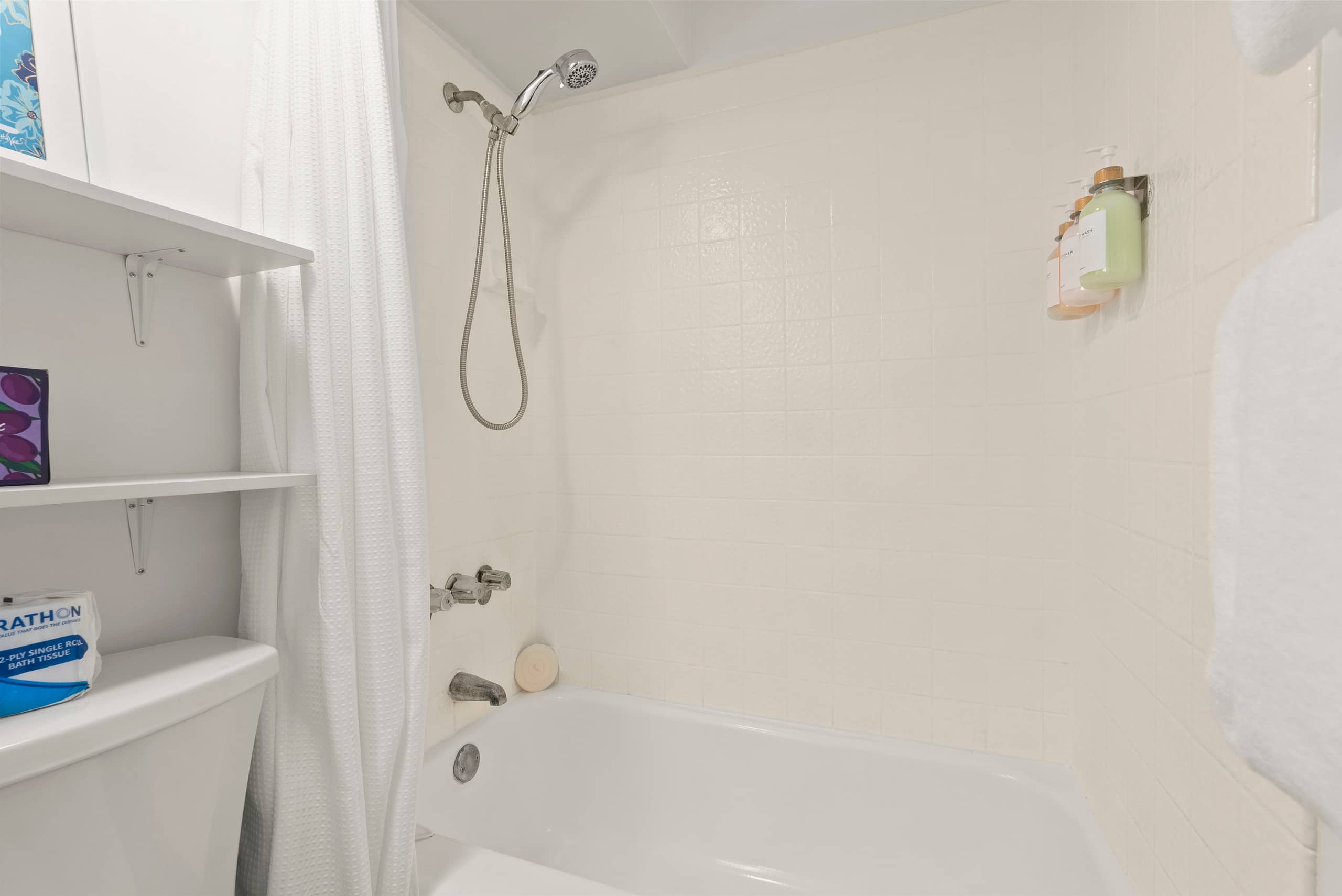 LEGAL Waikiki Studio-Steps to Beach, Full Kitchen - Image 19