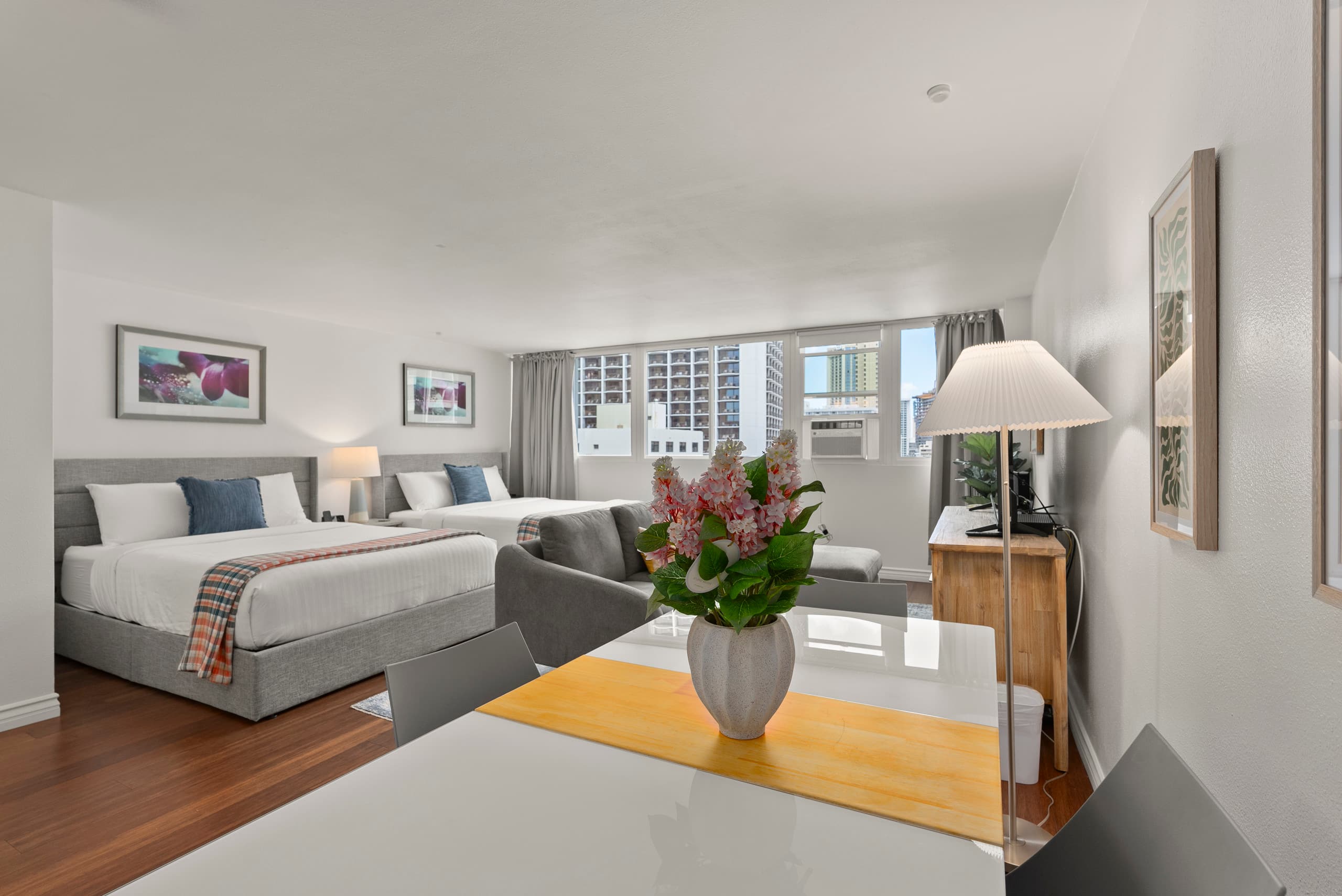 LEGAL Waikiki Studio-Steps to Beach, Full Kitchen - Image 16