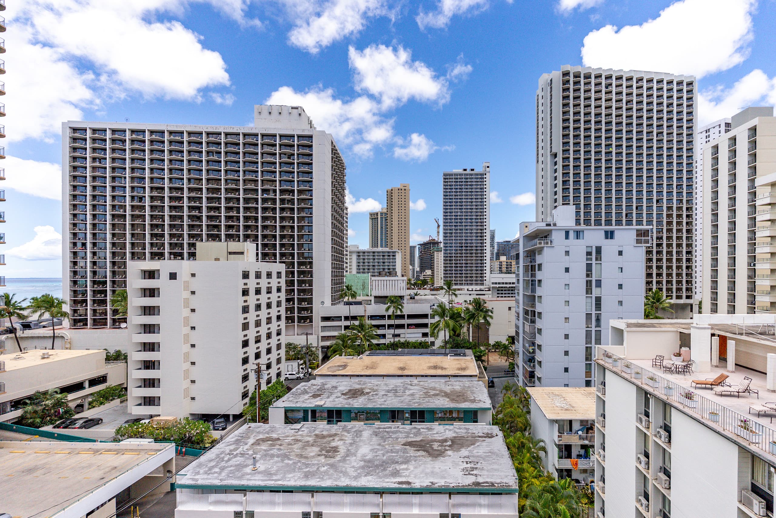 LEGAL Waikiki Studio-Steps to Beach, Full Kitchen - Image 24