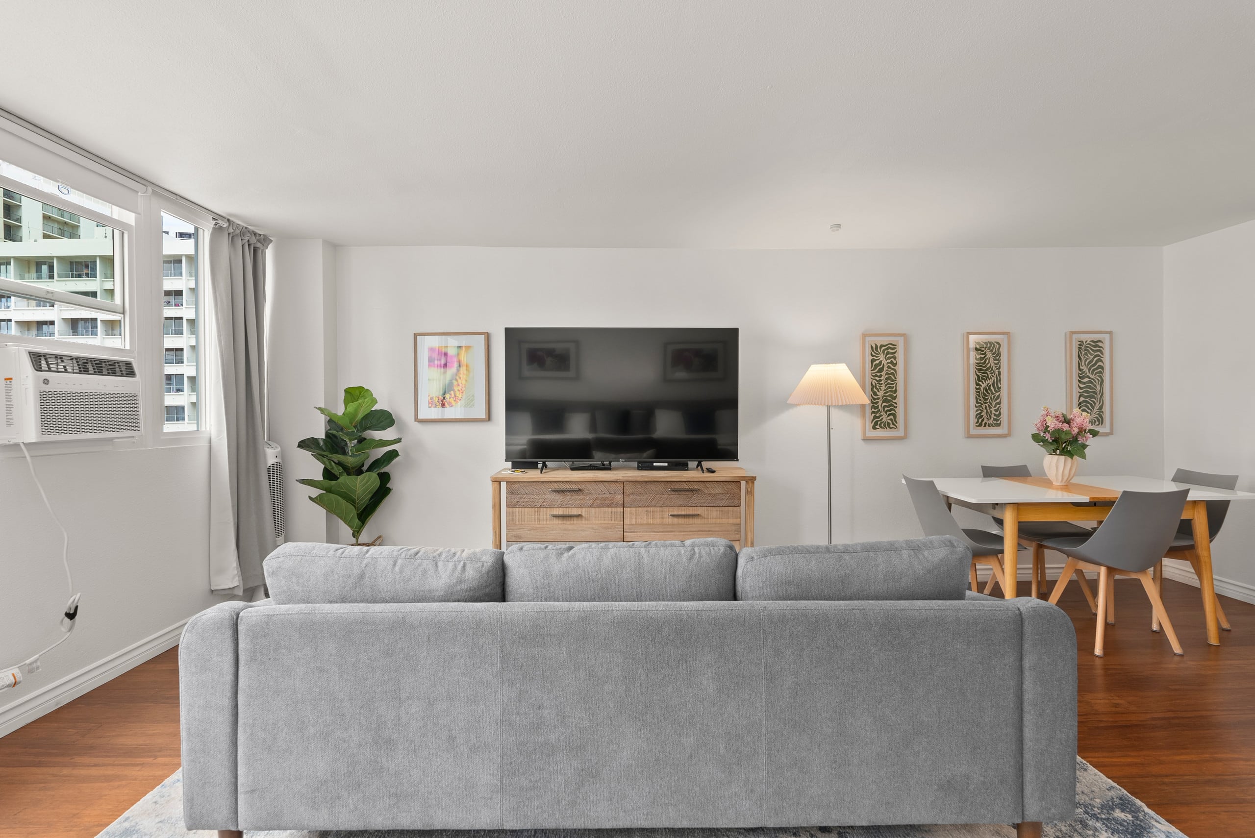 LEGAL Waikiki Studio-Steps to Beach, Full Kitchen - Image 8