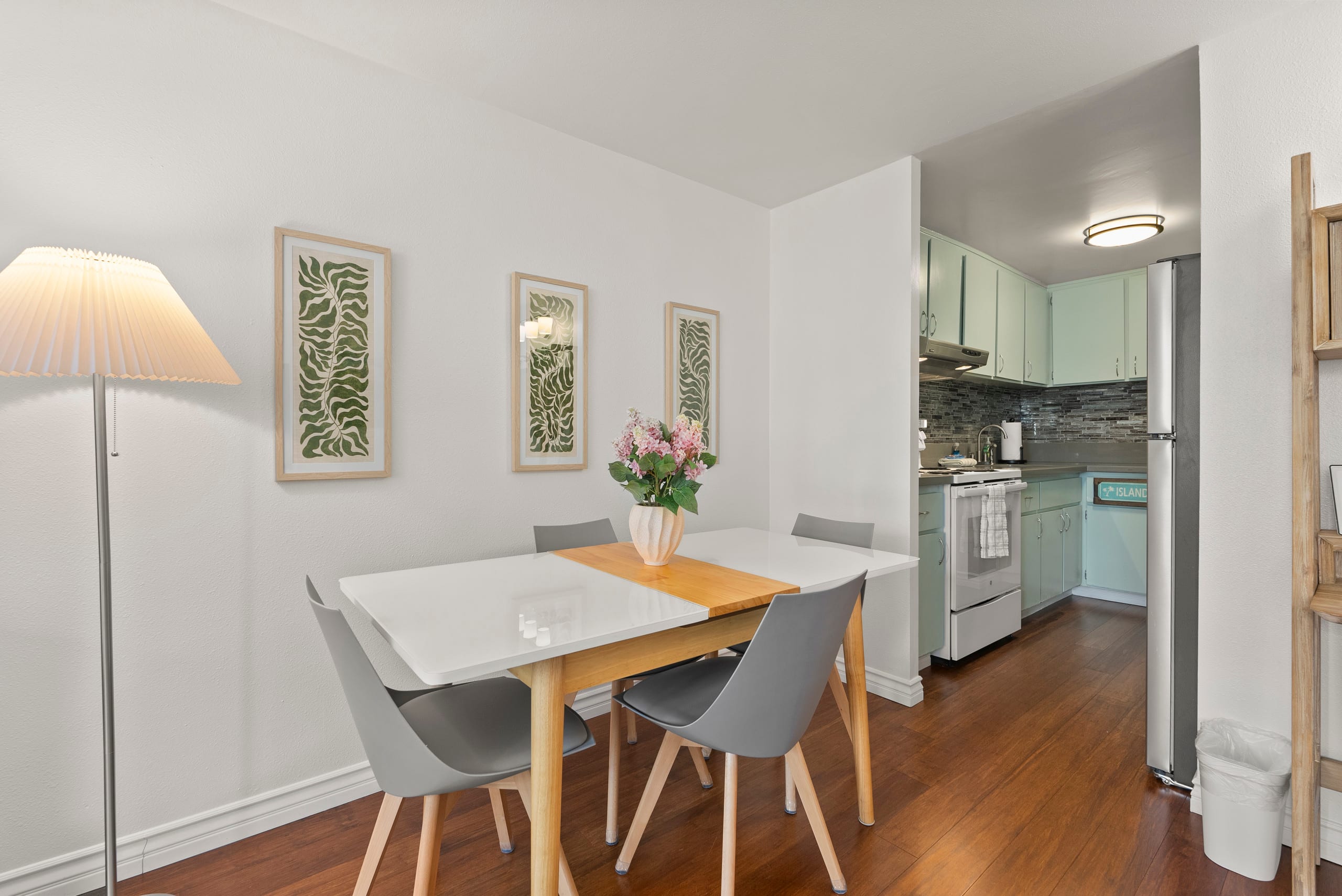 LEGAL Waikiki Studio-Steps to Beach, Full Kitchen - Image 15