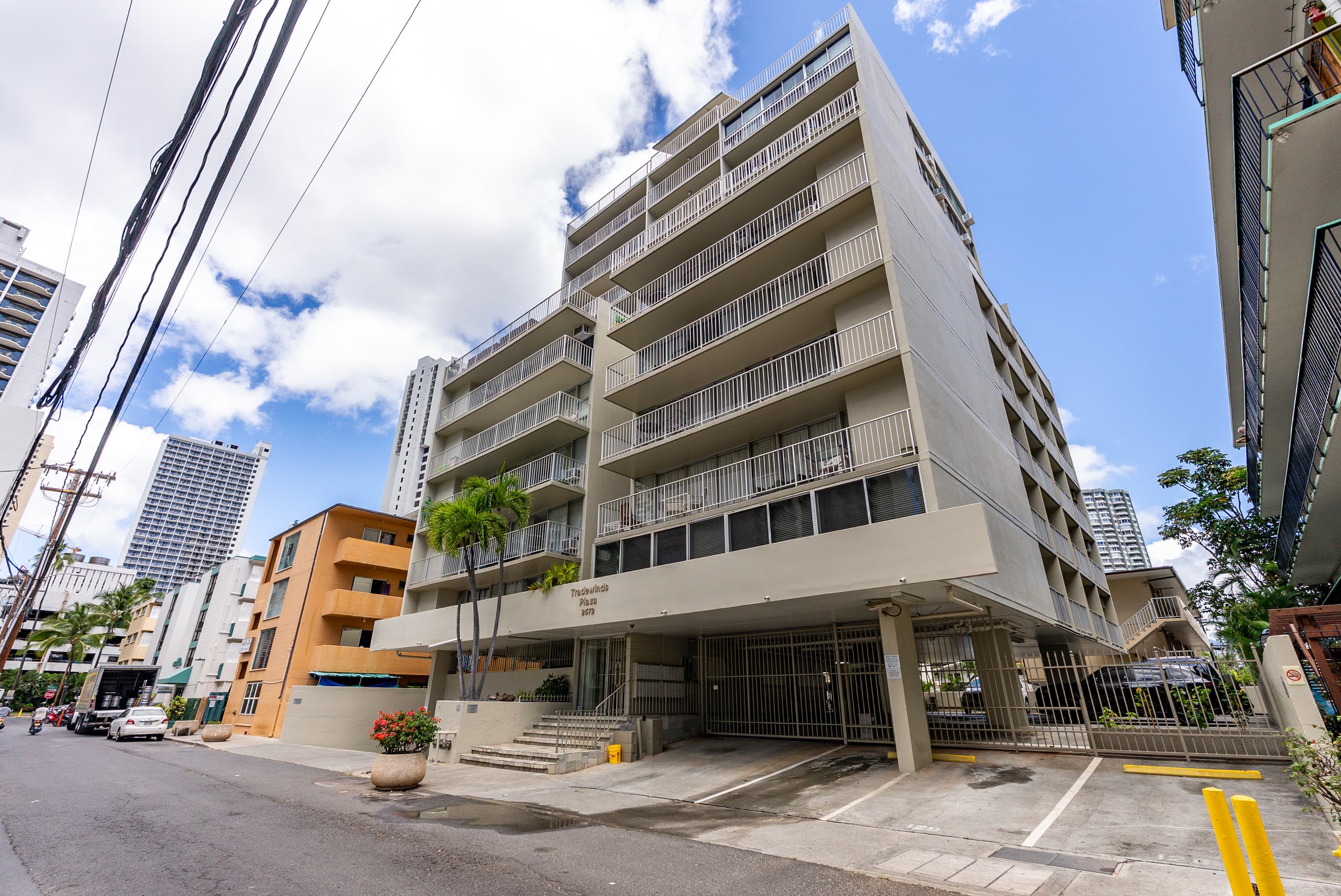 LEGAL Waikiki Studio-Steps to Beach, Full Kitchen - Image 22