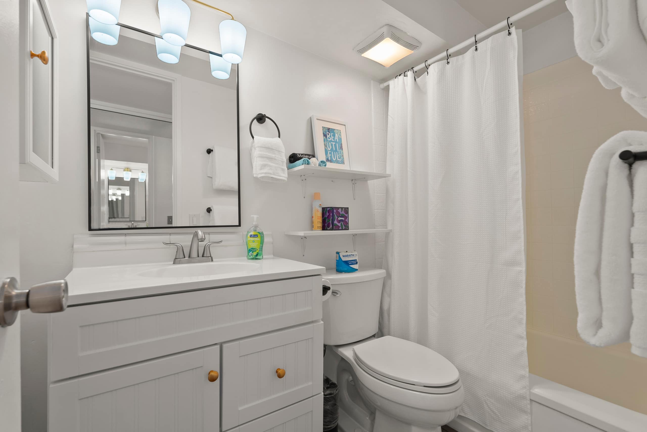 LEGAL Waikiki Studio-Steps to Beach, Full Kitchen - Image 17