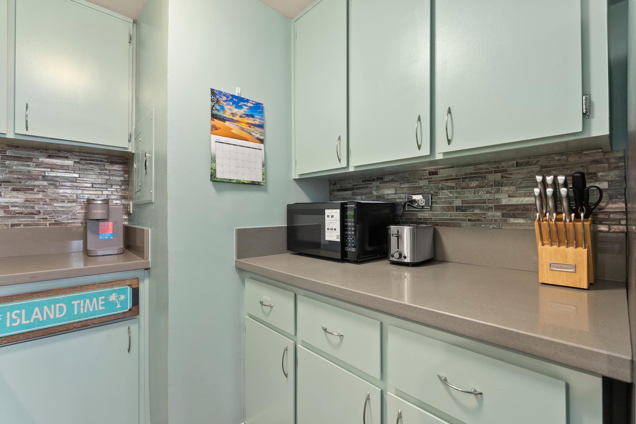 LEGAL Waikiki Studio-Steps to Beach, Full Kitchen - Image 13