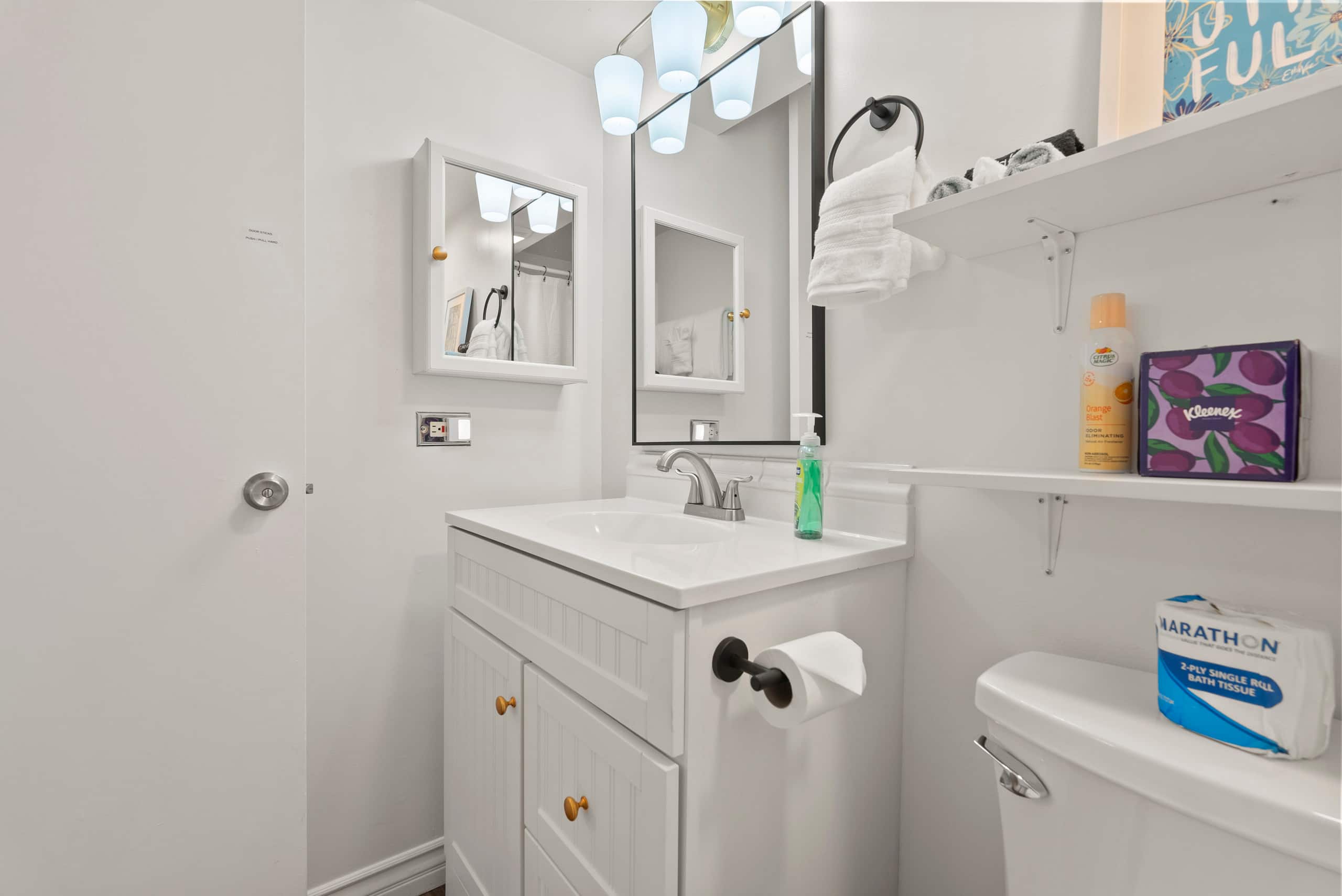 LEGAL Waikiki Studio-Steps to Beach, Full Kitchen - Image 18