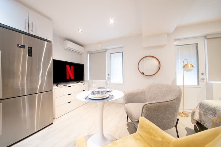 Modern Montréal Condo | Near Downtown Montreal - Montréal, QC