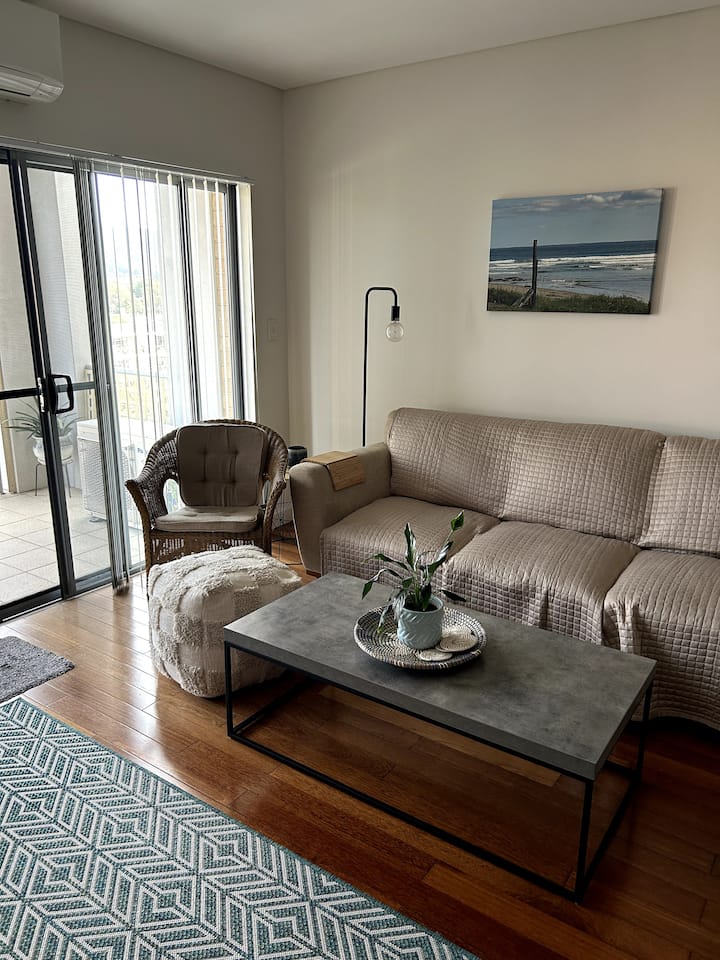 Sunny North Wollongong Apartment 500m From Beach - Wollongong