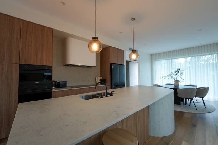 New Modern Family Terrace gallery image 3