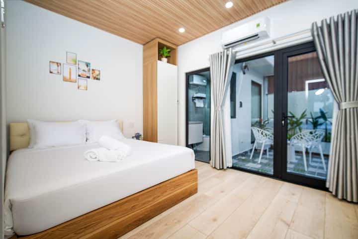 Queen bed