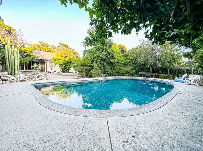 Spacious 6BR Poolside Paradise – LOU1 – UC gallery image 2