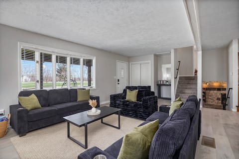 Successful Airbnb property: Indoor Pool |Game Room|Hot Tub|Sauna Near Sandusky in Sandusky / Lake Erie Islands