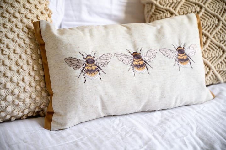 舒适的单人房，配备柔软的床、宁静的装饰和自然光，非常适合寻求舒适和放松的单人房客。