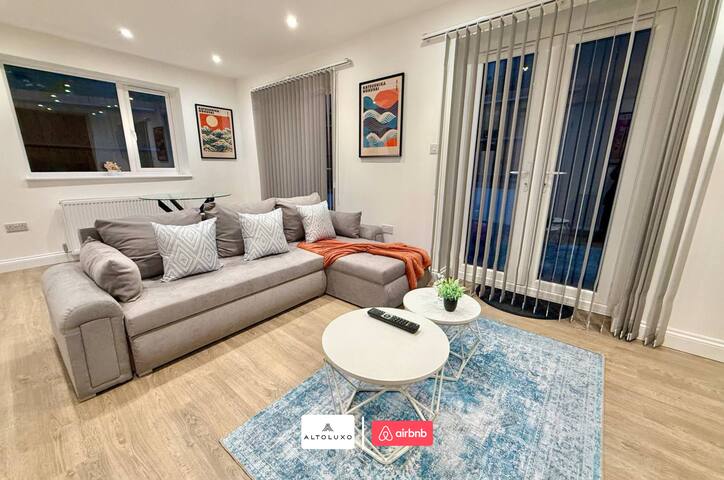 Available Now|Luxury|Contractors|Families|Groups gallery image 2