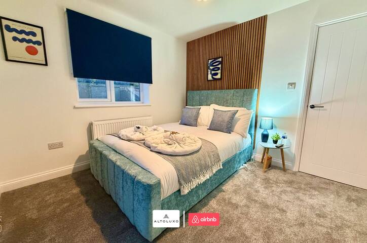 Available Now|Luxury|Contractors|Families|Groups gallery image 4