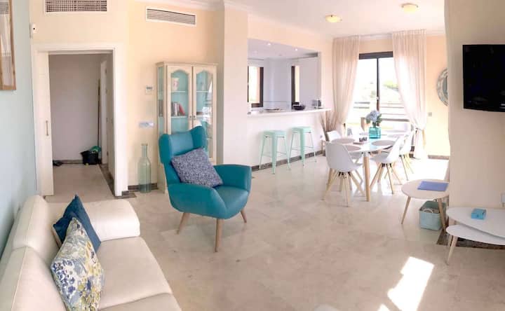 Luxury Penthouse Retreat With Sun-drenched Terrace - La Cala de Mijas