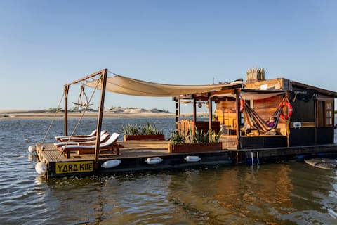 Successful Airbnb property: Private floating villa on the river in Camocim