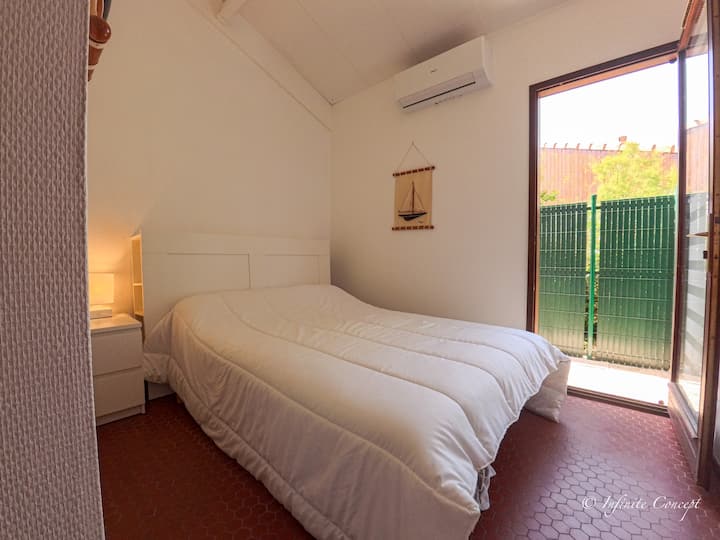 Chambre RDC avec lit double et terrasse 