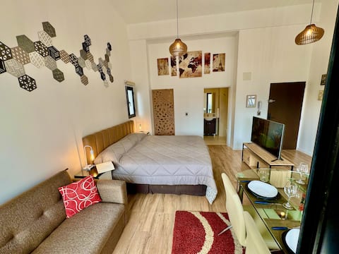 Top performing Airbnb: Sunset Penthouse in great location for tourists in Comuna 1