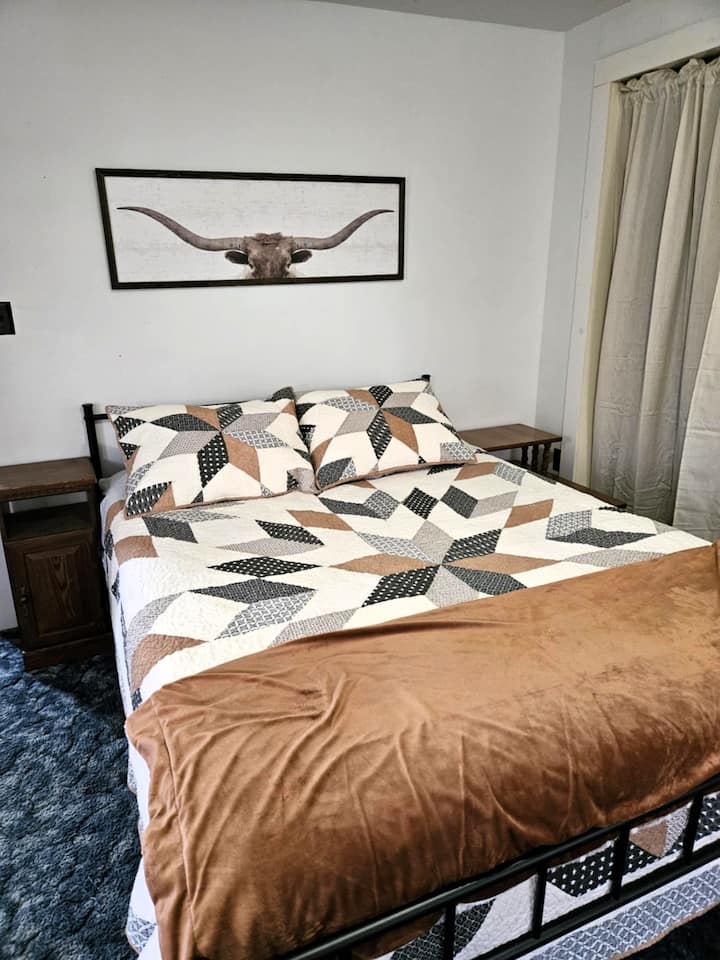 Kitanda cha ukubwa wa Malkia, chumba kikuu cha kulala