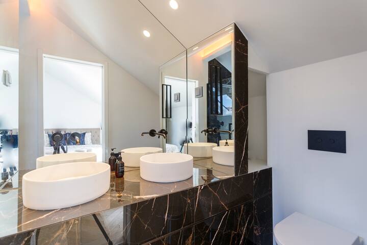 Unique Penthouse 3 Suites gallery image 5