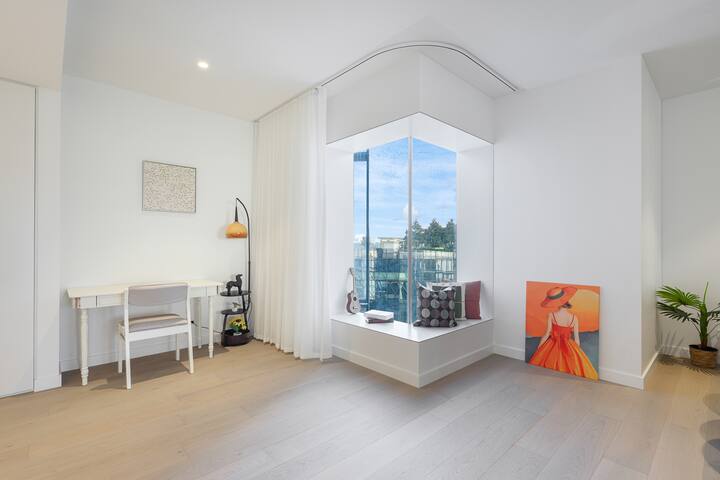 Spacious 3BR in Barangaroo | Free Parking | CBD gallery image 4