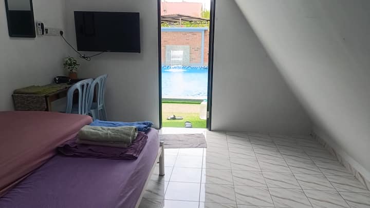 غرفة نوم؛ 1 سرير كوين + 2 فراش فردي على الأرض