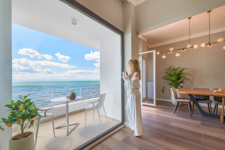 Iconic Premium seafront 3 bedrooms & 2 baths gallery image 5