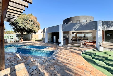 Round House, with hot pool, barbecue area