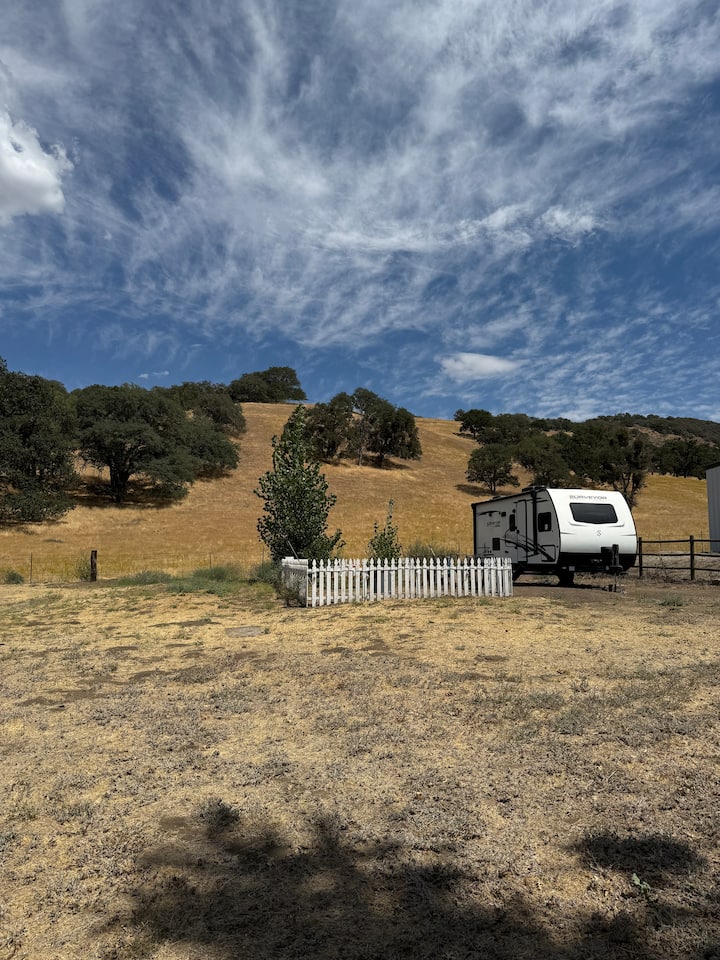 موقع عربة ترفيهية في بيت مزرعة عائلي صورة 1