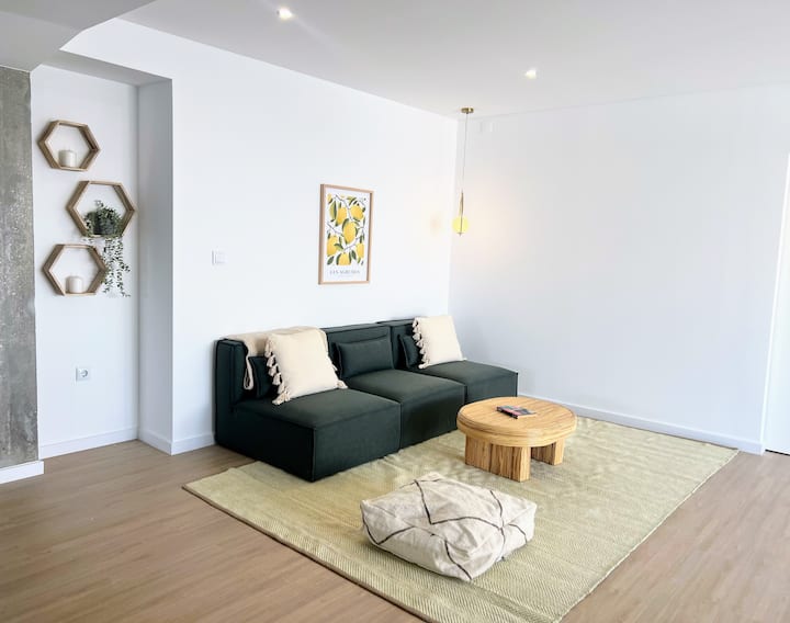 Modern Coastal 2br W. Fireplace & Patio - Lourinhã