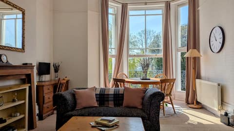 Period Suntrap Gem: Sea View, 5min to Sea/Station