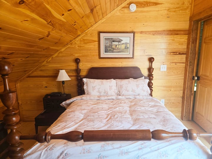 Chambre à l'étage avec lit queen size