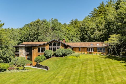 Unforgettable Winter Gem • w/HotTub • Near Jiminy!