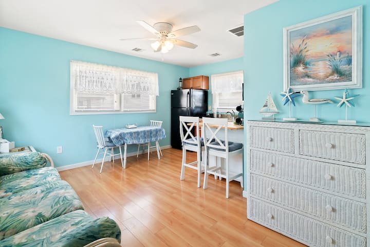 Adorable Cottage 2 Blocks From The Beach - Seaside Heights, NJ