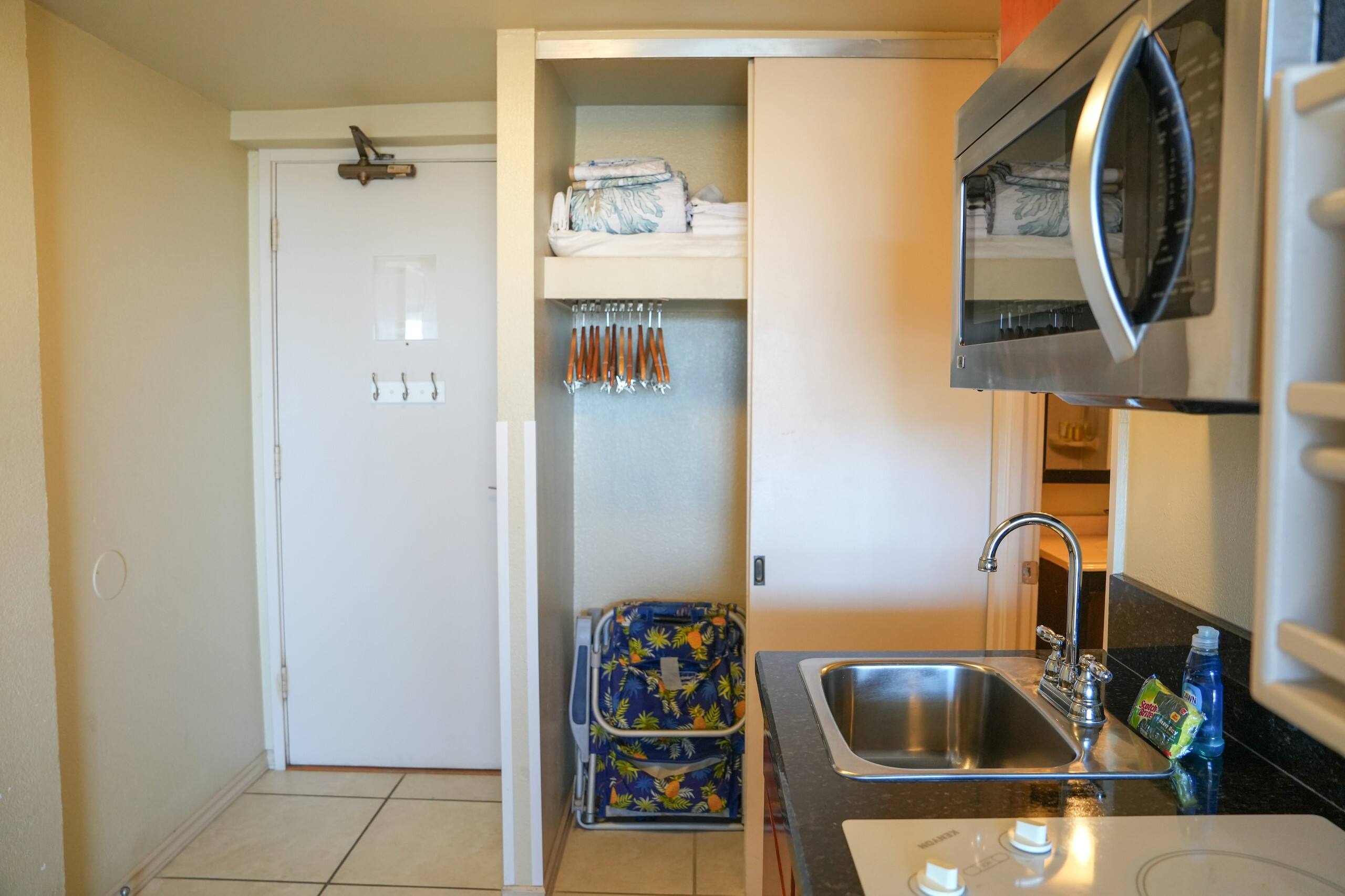 Condo in Honolulu · ★5.0 · Studio · 1 bed · 1 private bath - Image 44