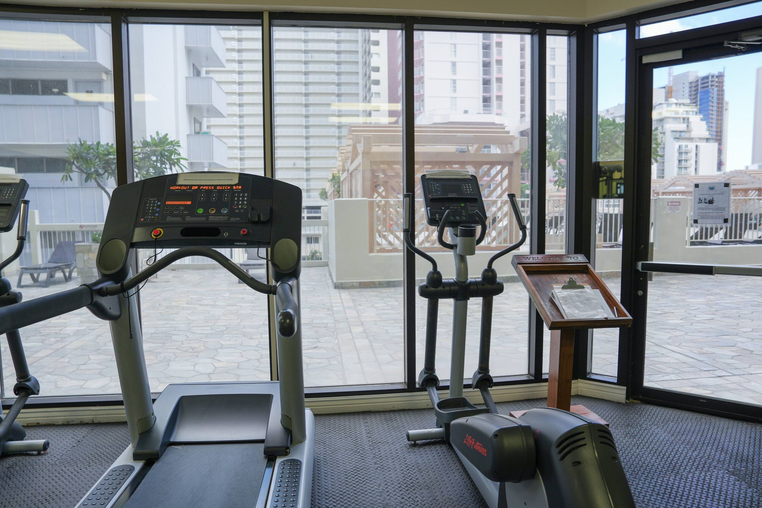 Condo in Honolulu · ★5.0 · Studio · 1 bed · 1 private bath - Image 31