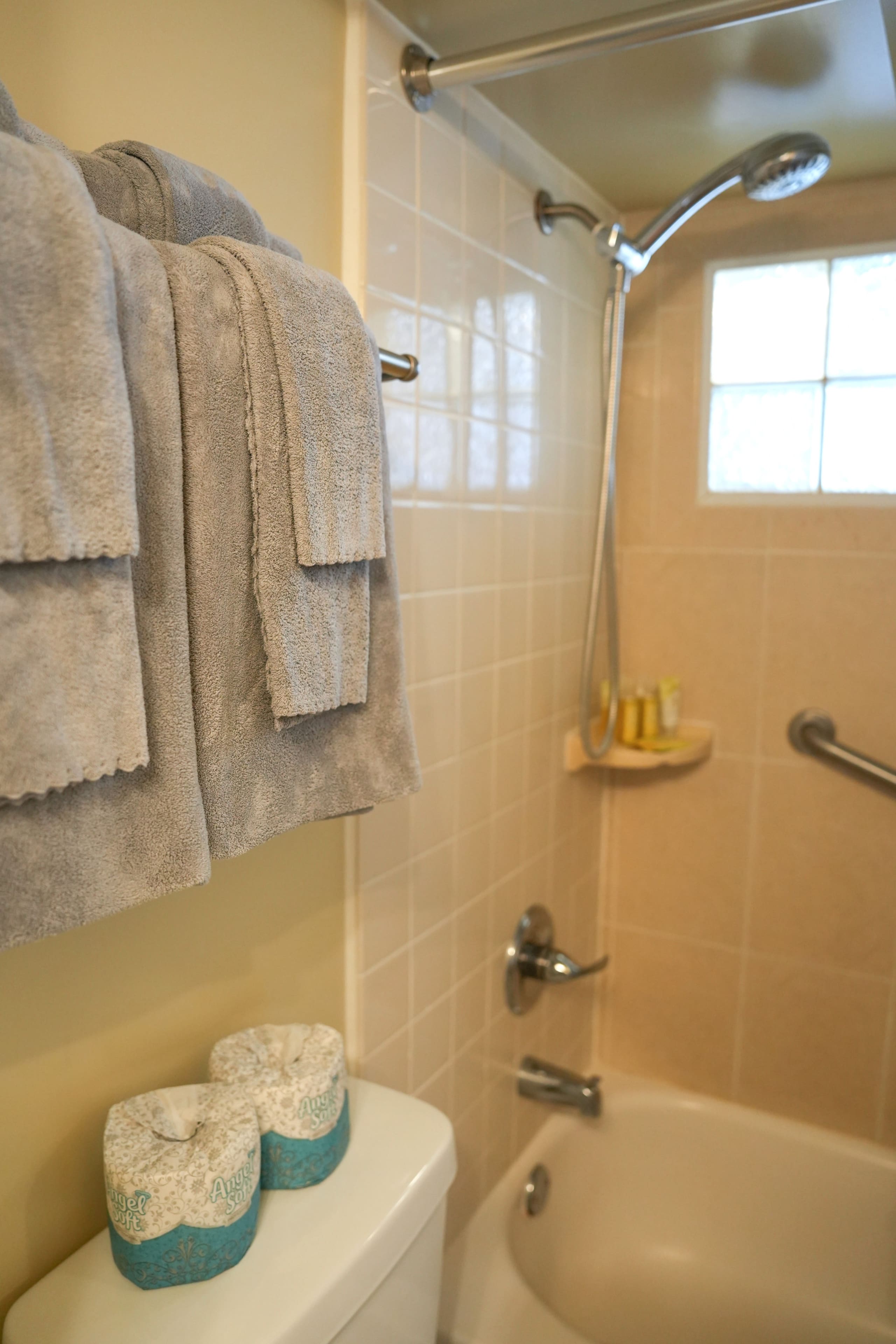 Condo in Honolulu · ★5.0 · Studio · 1 bed · 1 private bath - Image 13