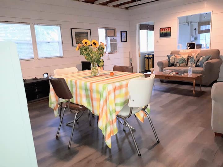 Cozy Cottage By The Pier - Manitoba