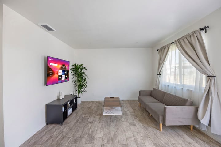 Charming 2br Getaway In The Hills - San Bernardino, CA