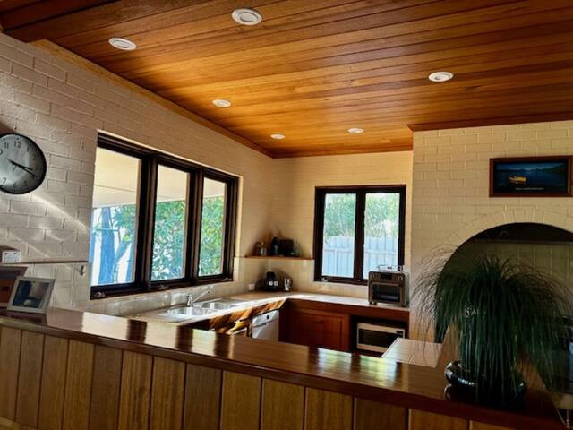 Absolute Lake front, 5hp motor boat. gallery image 5