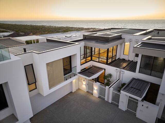 Ocean View Luxe Retreat-3 Storey-Infinity Pool gallery image 4