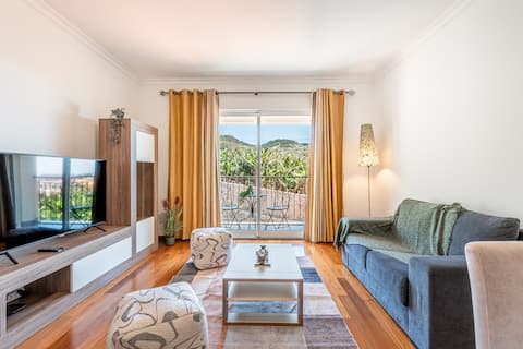 Garajau Escape – Stylish 2BR Balcony & Parking