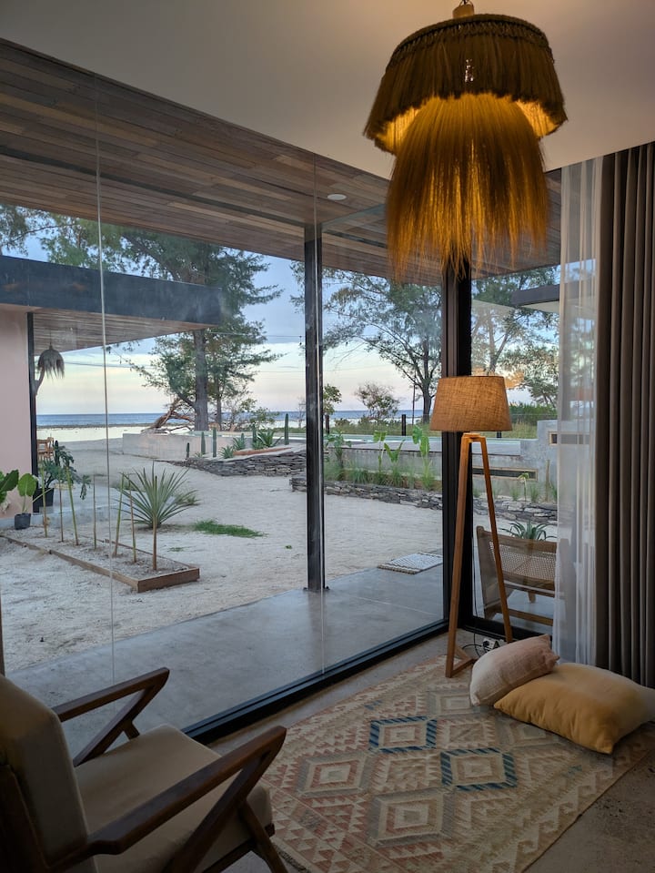 The Beach House 2: The Rinjani View - Islas Gili